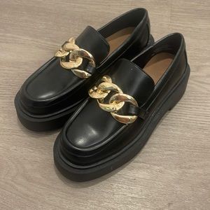 Size 39 loafer black hm gold hardware